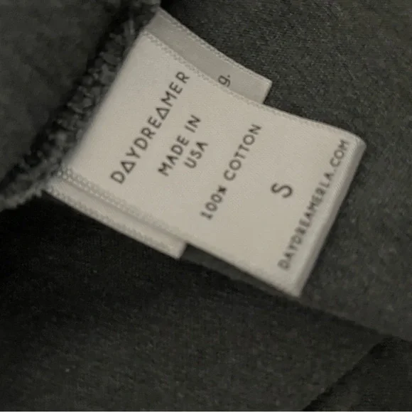 Daydreamer The Beach Boys Surfin’ Safari Graphic Tee Size Small - Picture 7 of 7